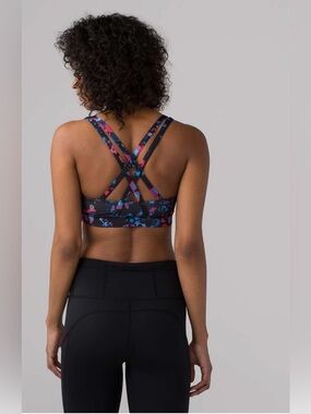 Lululemon women’s small strap it like it’s hot sports bra